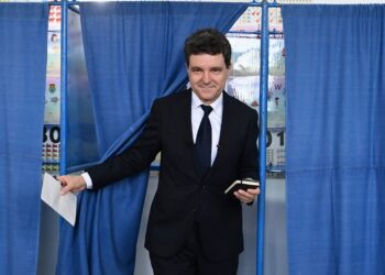 Pro-EU Centrist Wins Romania’s Tense Presidential Race Over Hard-Right Nationalist