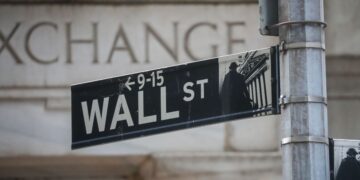 Wall Street, European Stocks And Apple Fall Following Trump’s Latest Tariff Threats