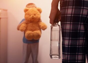 1 in 4 Kids Lives With a Parent Battling Addiction, Alarming Study Finds
