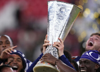 Tottenham beat Manchester United to win Europa League and save their season