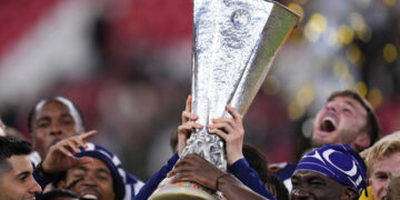 Tottenham beat Manchester United to win Europa League and save their season