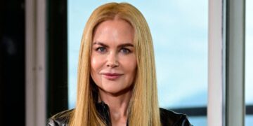 Nicole Kidman’s Wig Nearly Steals The Show With Red Carpet Fail