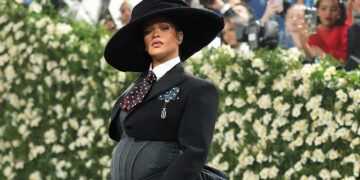 Rihanna Is Already Nailing Maternity Style The Third Time Around