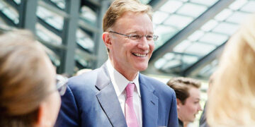 Wendell Weeks, the small-town boss at the big-tech table