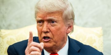 Lawrence O’Donnell Shows When Trump Was ‘Humiliated’ By 2 People At Once