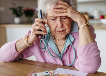 5 Red Flags That You’re The Victim Of A Senior Scam