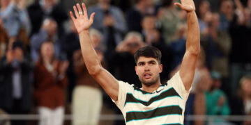 Carlos Alcaraz storms into French Open semi-finals