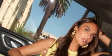 Social Media Star Tezza Barton Reveals the Exact Method She Uses to Take Perfect Photos