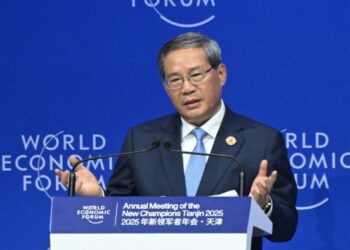 China’s premier vows to ‘open its doors wider’ to trade and tech industry