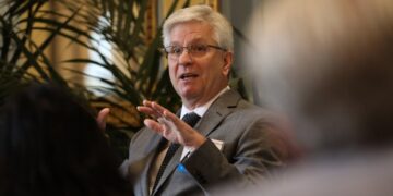 Top Federal Reserve official calls for rate cuts as soon as July