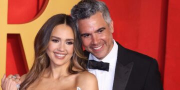 Jessica Alba And Cash Warren Reunite At Graduation, And Her Face Says It All