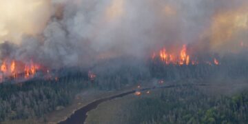 More than 25,000 people in Canada evacuated as wildfires rage and air quality suffers | World News