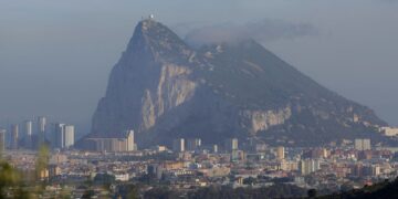 UK agrees post-Brexit deal on Gibraltar in boost to reset talks with EU | Politics News