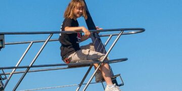 Israel’s defence minister vows to stop aid boat carrying Greta Thunberg from reaching Gaza | UK News