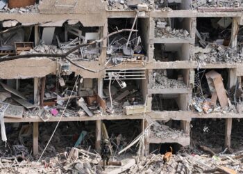 First flight to evacuate British nationals has left Israel, foreign secretary says | World News