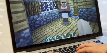 Minecraft users targeted by criminals posing as game coders | Science, Climate & Tech News