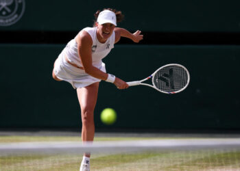 Swiatek defeats Anisimova to win Wimbledon title
