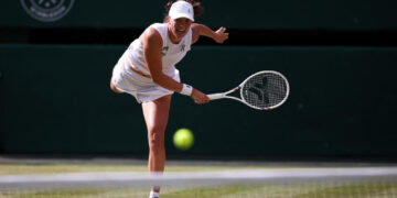 Swiatek defeats Anisimova to win Wimbledon title