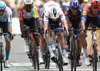 Belgium's Merlier wins tumultuous Tour de France stage three