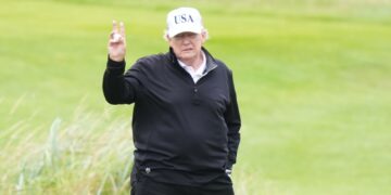 Donald Trump gives his view on chances of US-EU trade deal – while on the golf course | US News