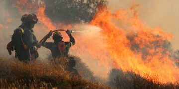 Greece: Wildfire tears through southern Crete – forcing more than 1,500 to flee homes and hotels | World News