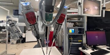 Robot performs realistic gallbladder surgery ‘with 100% accuracy’ | US News