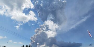 Flights cancelled and breathing made ‘painful’ as ash cloud forms after Indonesian volcano erupts | World News