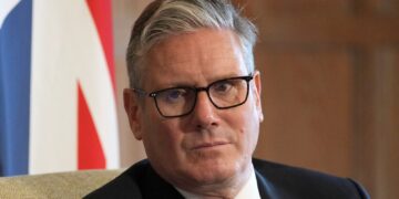 Sir Keir Starmer is caught between Trump, Macron and MPs over Palestine recognition | Politics News