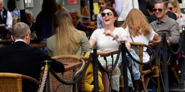 Govt vows to protect ‘pavement pints’ and make it easier for pubs to extend their opening hours | Politics News