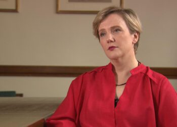 Labour MP Stella Creasy thanks tube passengers for intervening as she was ‘hassled’ on Victoria line | UK News