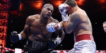 Daniel Dubois can become a world champion again if he learns from Oleksandr Usyk, says promoter Frank Warren | Boxing News