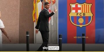 Rashford arrives at Barcelona ahead of official announcement