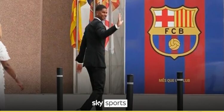 Rashford arrives at Barcelona ahead of official announcement