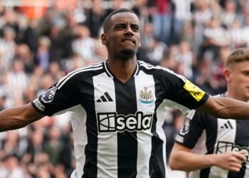 Alexander Isak: Newcastle striker expected to stay with Magpies by Eddie Howe despite Liverpool, Arsenal transfer interest | Football News