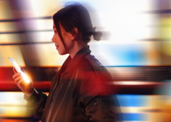 Experts Warn Major Internet Outage Is Imminent: Here’s How To Make A Backup Tech Plan