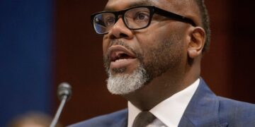 Chicago Mayor Signs Order Over ‘Escalating Threats From The Federal Government’