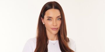 Lauryn Bosstick Breaks Down Her Anything-But-Basic Wellness Routine Featuring Dry Brushing and Cold Plunges