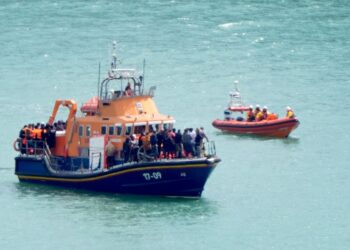 £100m border security boost – as govt vows ‘major crackdown’ on people smuggling gangs | Politics News