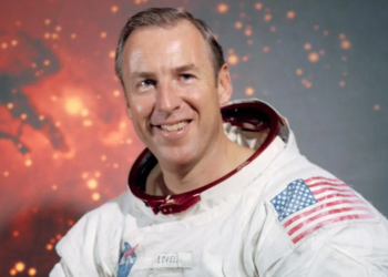 Apollo 13 astronaut Jim Lovell dies | US News