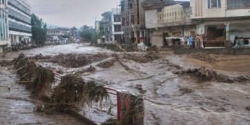 More than 280 dead after flash floods hit India and Pakistan | World News