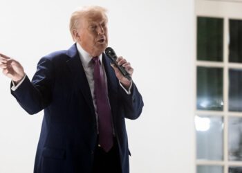 Trump Shares Bizarre Story About Bill During Rose Garden Dinner