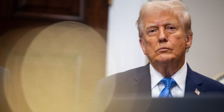 ‘Irresponsible’: Medical Experts Slam Trump Claims About Tylenol, Pregnancy And Autism