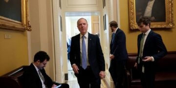 Schiff, Kaine Introduce War Powers Resolution to Block Trump Drug Boat Strikes