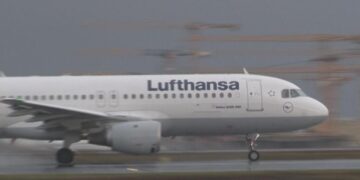 Lufthansa announces plan to cut 4,000 jobs in bid to boost profitability