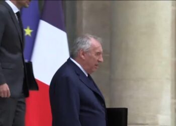 Macron urges govt to work with Socialists as PM fights for survival