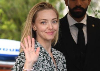 Get Amanda Seyfried’s Floral Fall Dress Look for $35 on Amazon