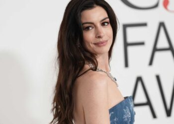 Anne Hathaway’s Wide-Leg Trousers Are a Fall Staple — The Look Is $38