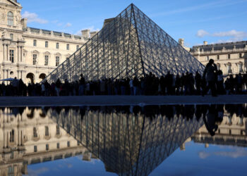 Five new suspects arrested over Louvre crown jewellery heist