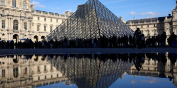 Five new suspects arrested over Louvre crown jewellery heist