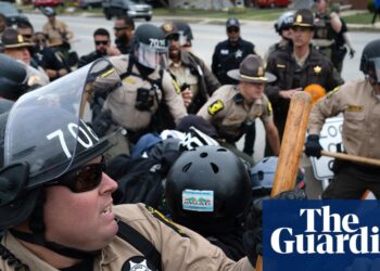 Chicago TV journalist pushed to ground and arrested during Ice raid, then later released | Chicago